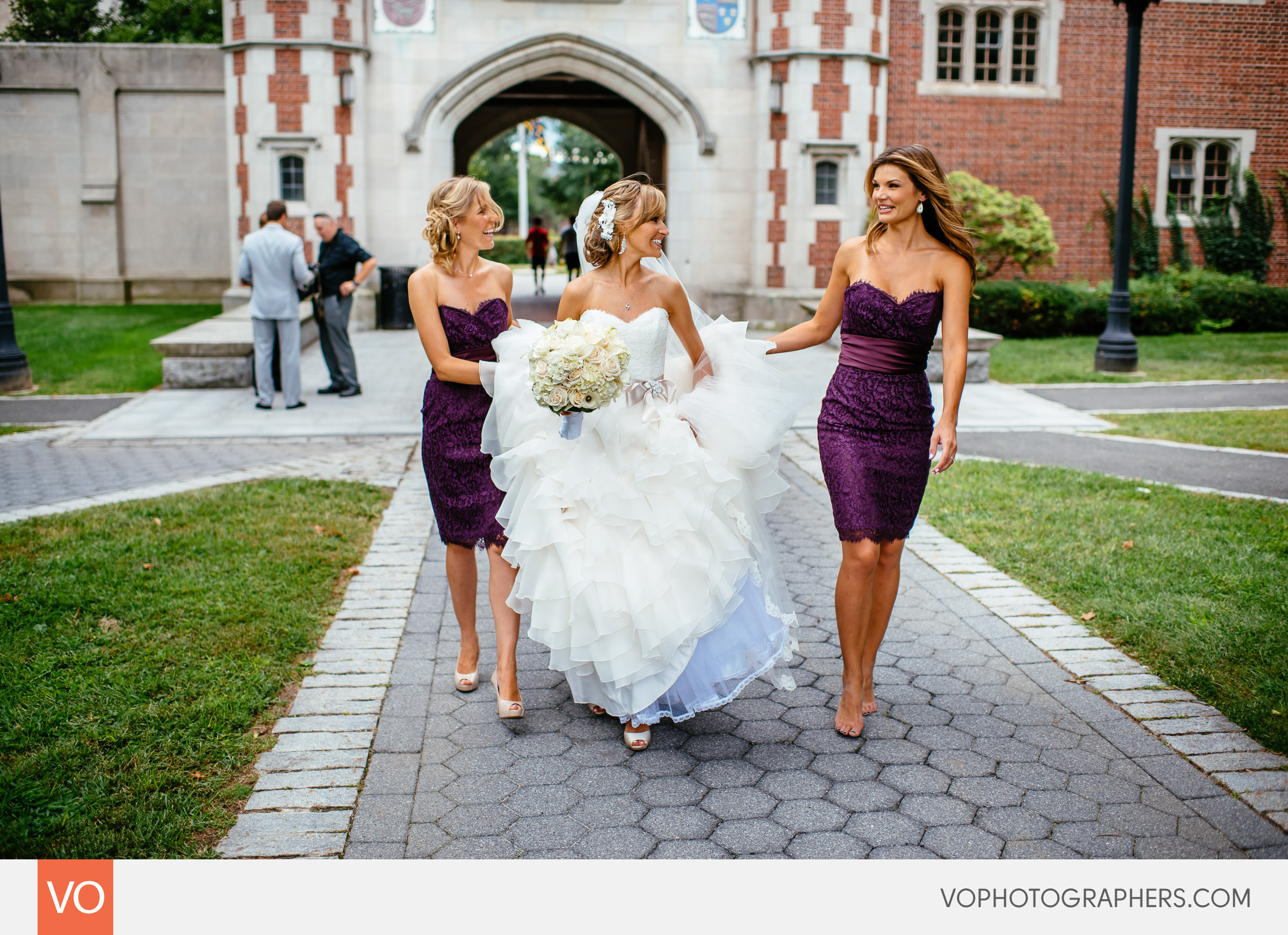 Helpful bridesmaids